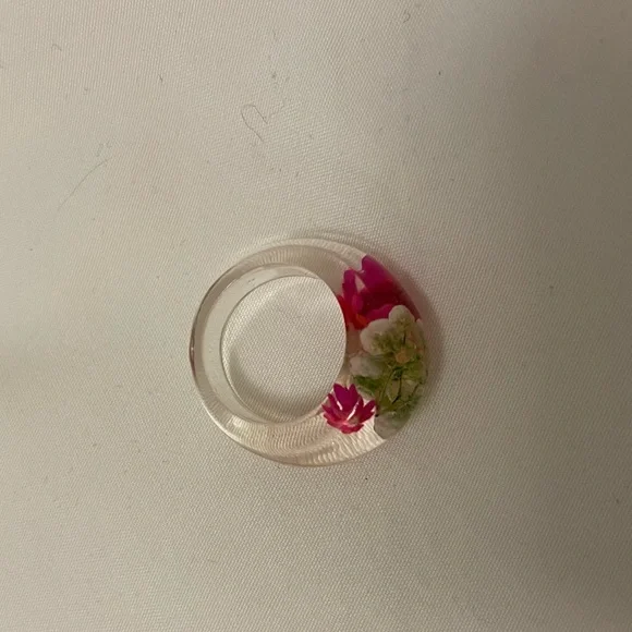 Floral ring - Picture 1 of 3